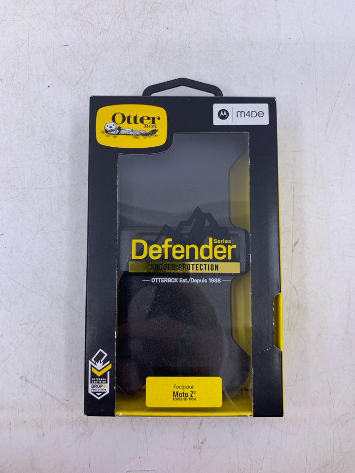 OTTER BOX MOTO Z2 PHONE CLIP IN BOX.