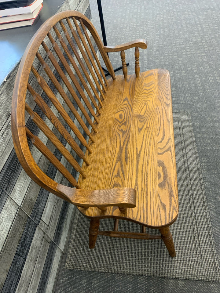 VTG DARK WOOD ROUND BACK BENCH.