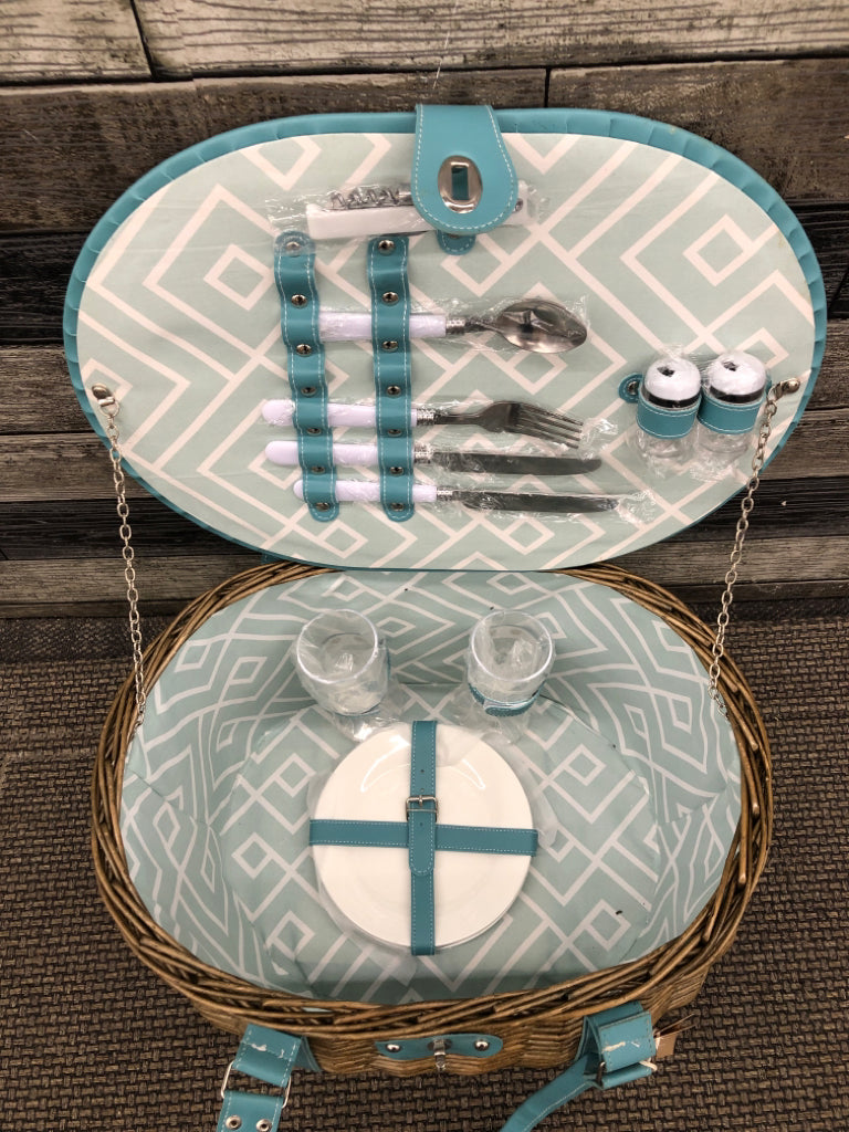 NWT ALFRESCO BLUE LEATHER PICNIC BASKET *MISSING FORK.