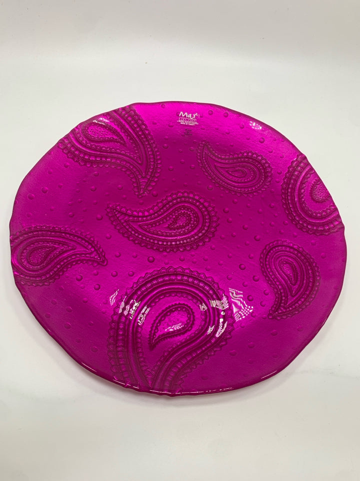 FUCHSIA GLASS PLATE W/PAISLEY PATTERN.
