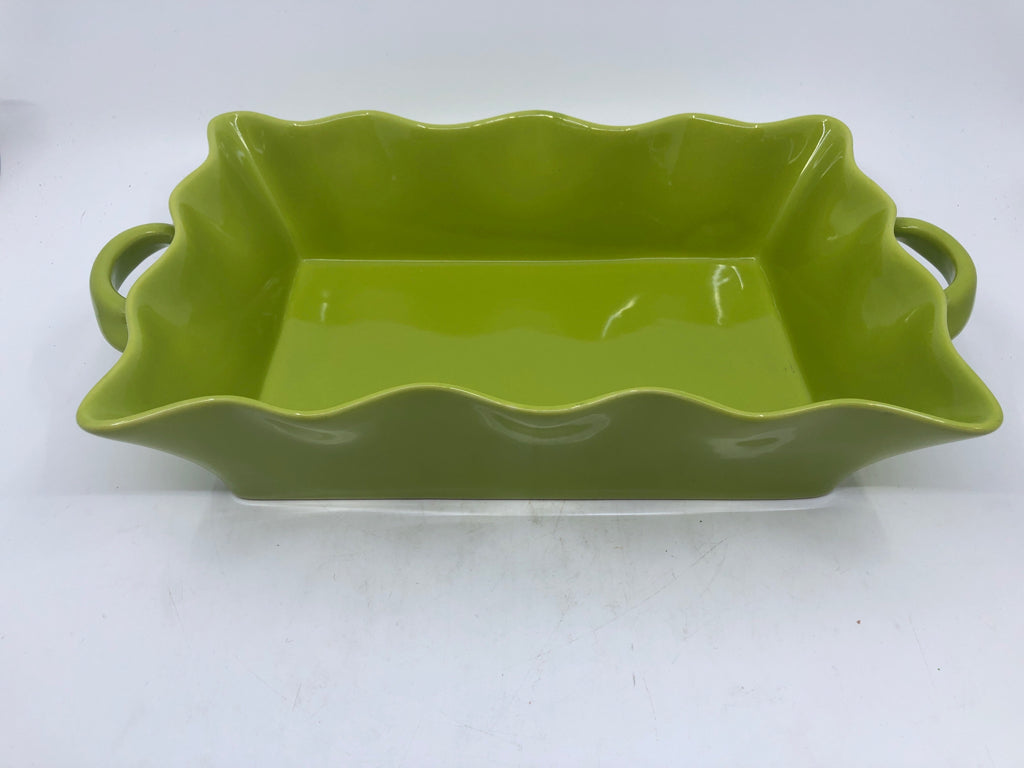 GREEN WAVY EDGE RECTANGLE SERVING DISH W HANDLES.