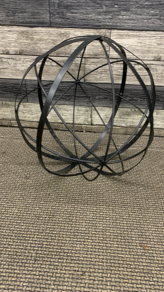 LG METAL ORB DECOR.