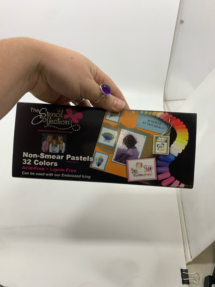 NIP 32 COLOR PASTEL PAINT HALF STICKS.