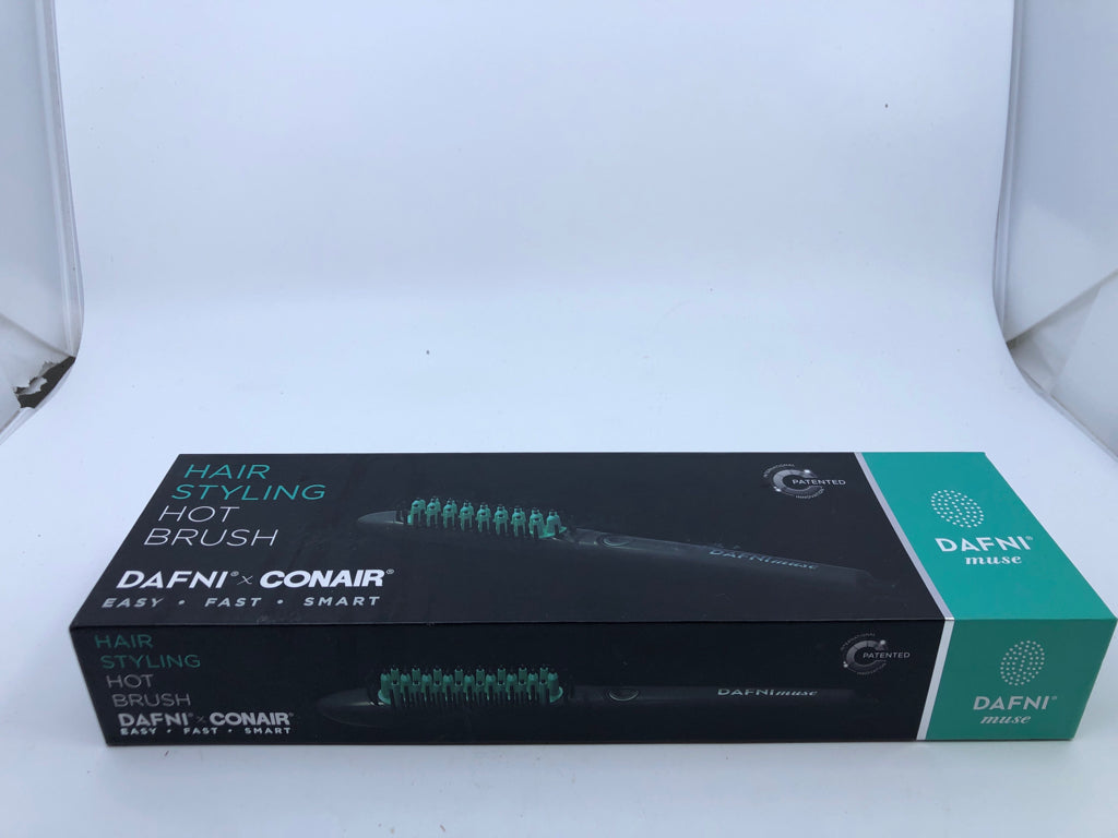 NIB HAIR STYLING HOT BRUSH.