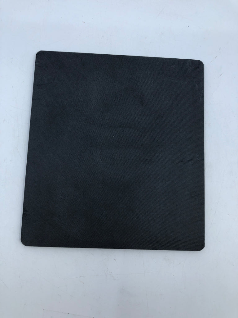 NIP WOODEN CHEESE BOARD W/ 4 SPREADER GREY SLATE INSERT.