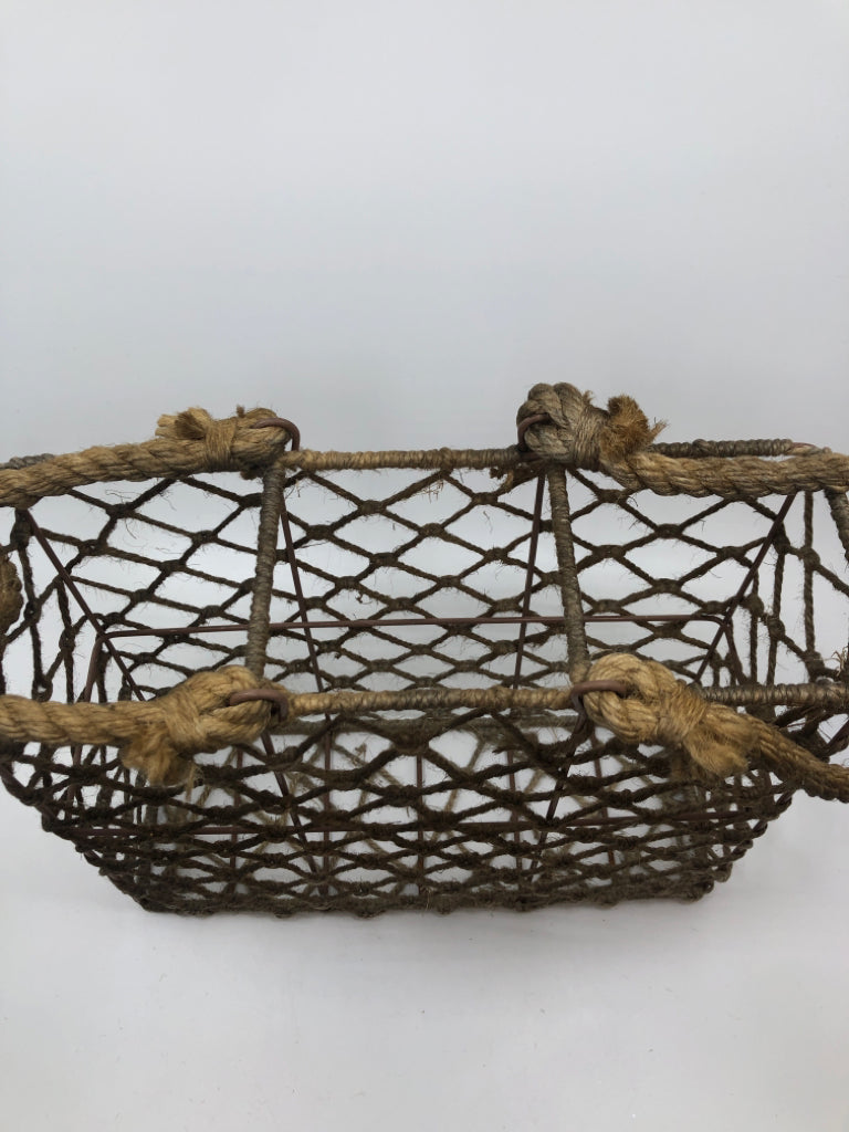ROPE/METAL BASKET W/ROPE HANDLES.
