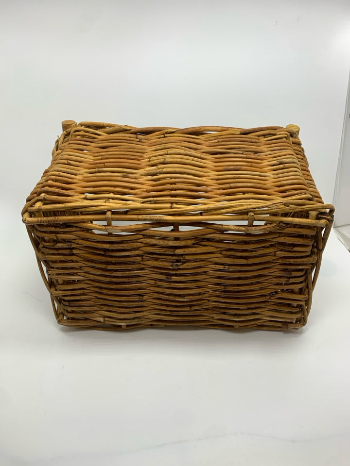 RECTANGLE WOVEN BASKET W/WOOD DOWEL HANDLES.