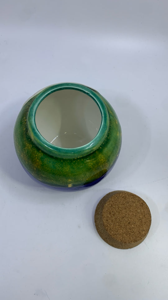 HUGS & KISSES FUND POTTERY JAR.