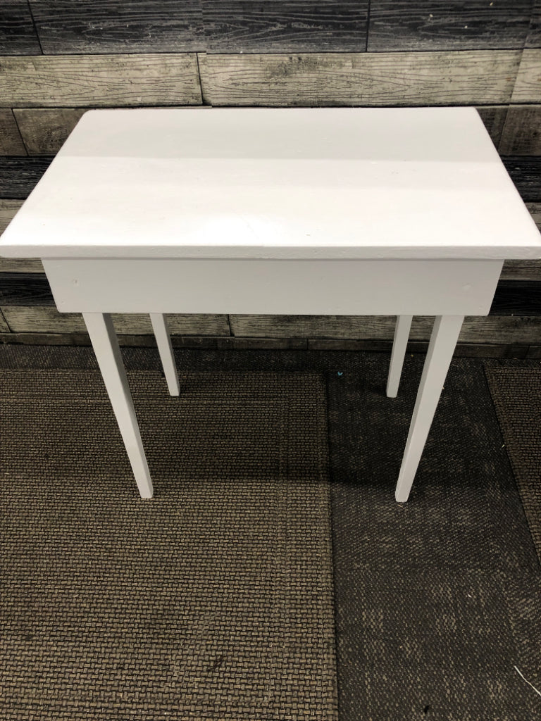 SMALL WHITE RECTANGLE TABLE.