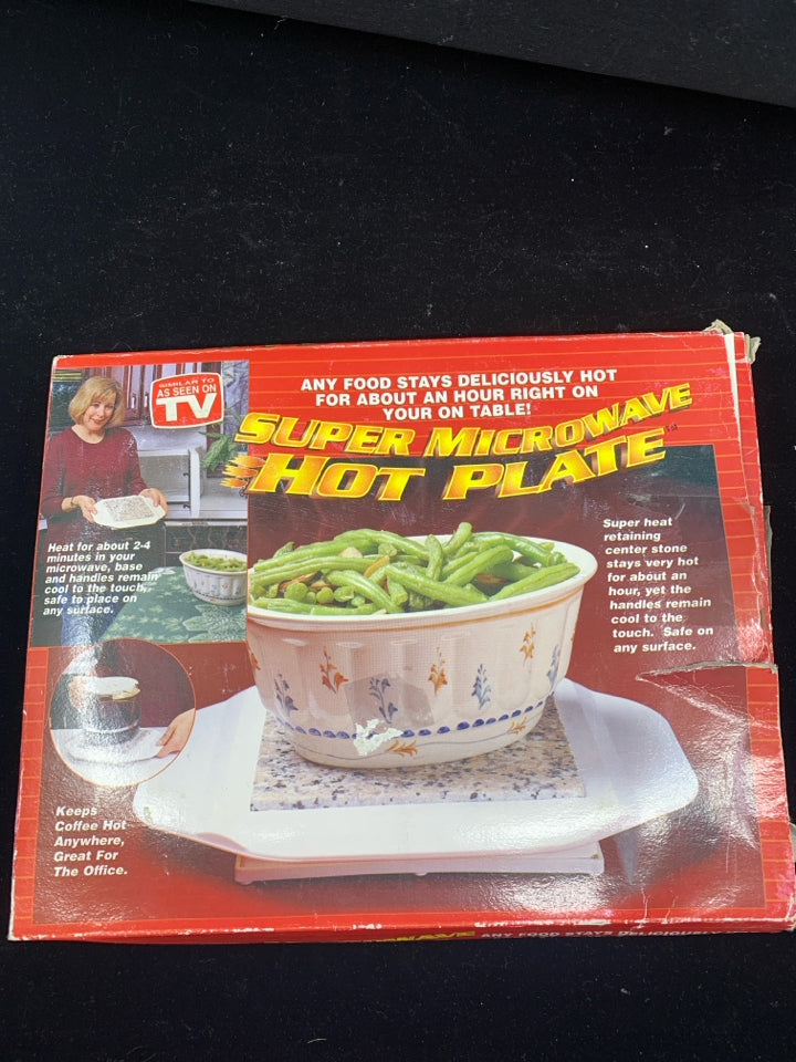 NIB MICROWAVE PLATE.