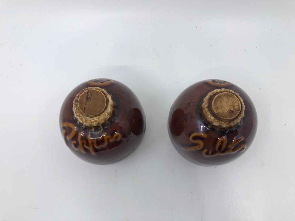 VTG BROWN POTTERY SALT AND PEPPER SHAKERS.