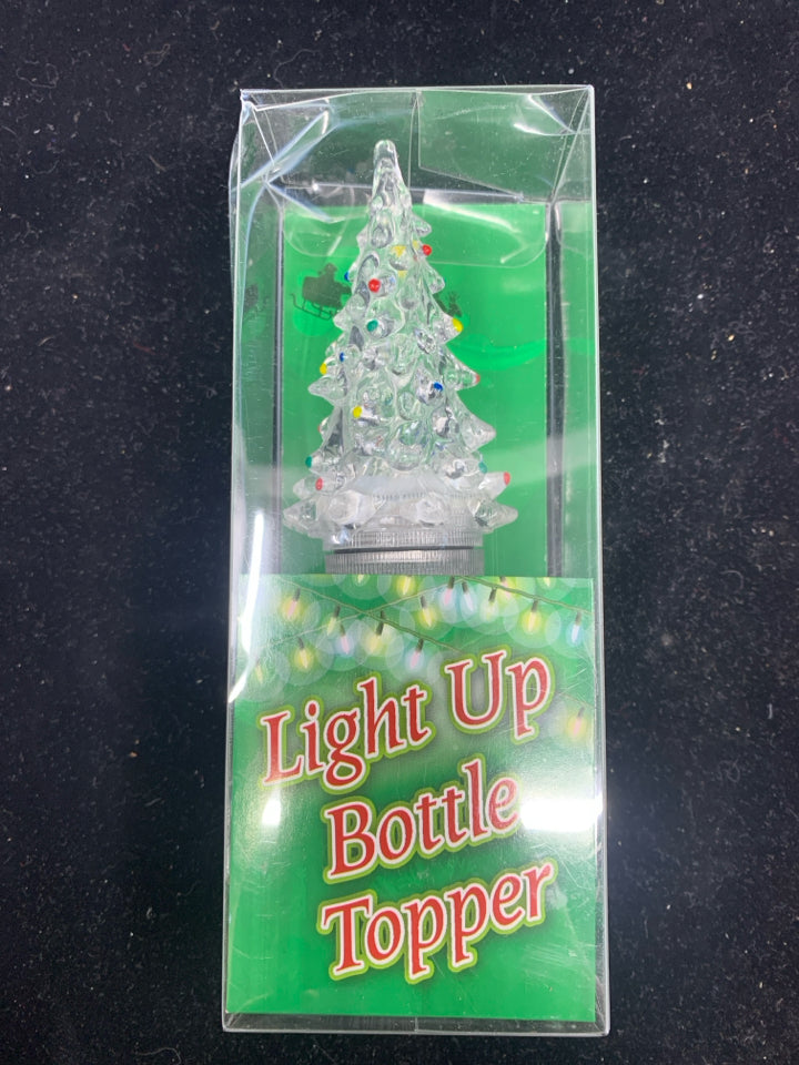 NIB LIGHT UP BOTTLE TOPPER CHRISTMAS TREE.