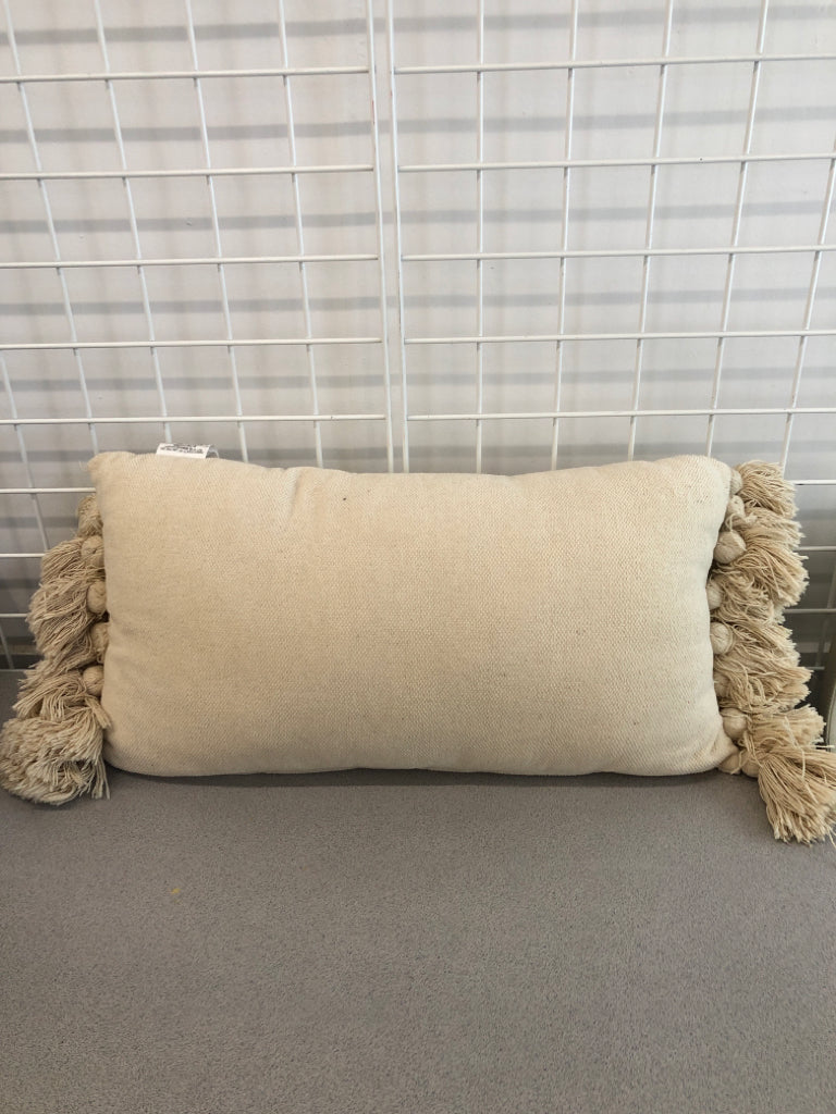 BEIGE RECTANGLE PILLOW W/TASSELS.