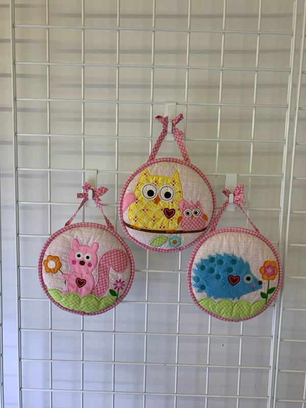 3 CLOTH OWL HEDGEHOG AND SQUIRREL WALL HANGING.