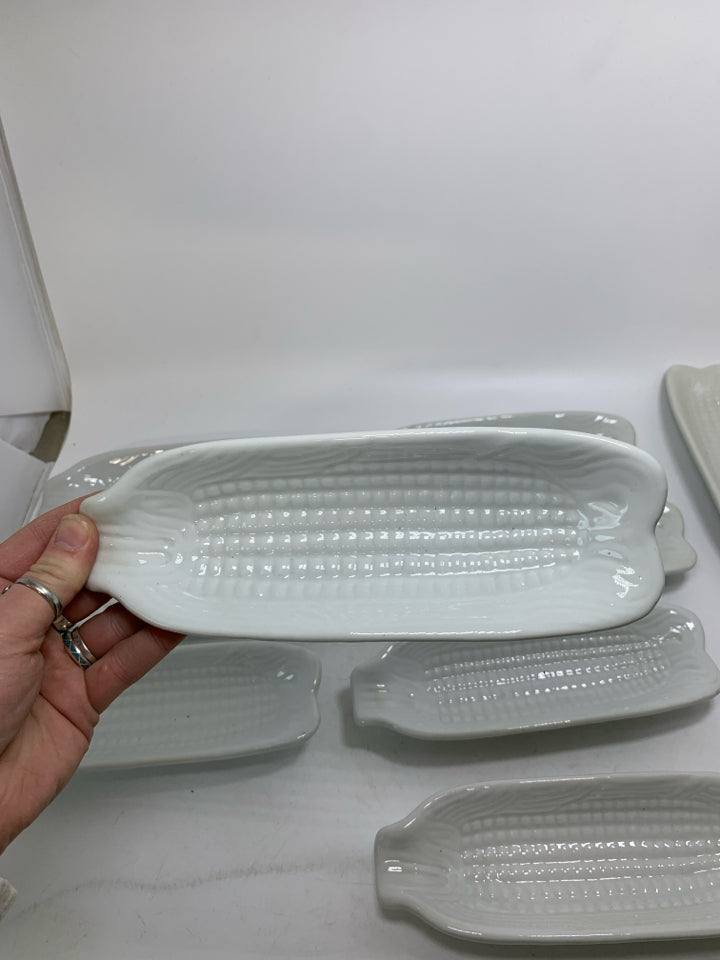 10 WHITE CERAMIC CORN ON THE COB HOLDER PLATES.
