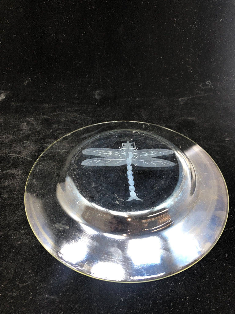 CLEAR GLASS PLATE W/DRAGONFLY ETCHING.
