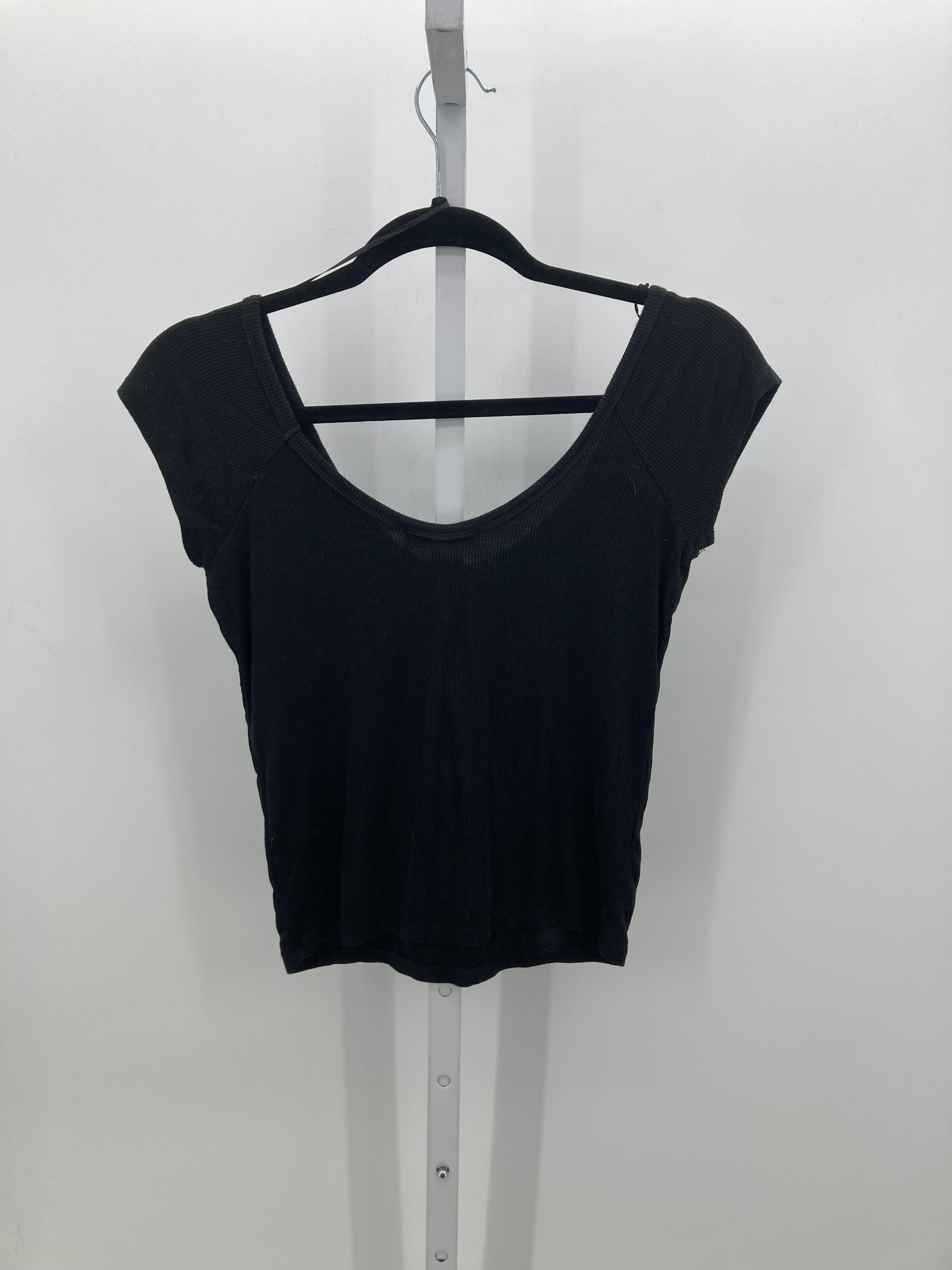 Size Medium Juniors Short Sleeve Shirt