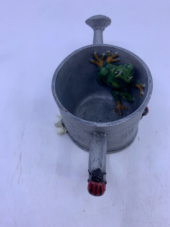 RESIN WATERING CAN W FROG AND LADYBUG.