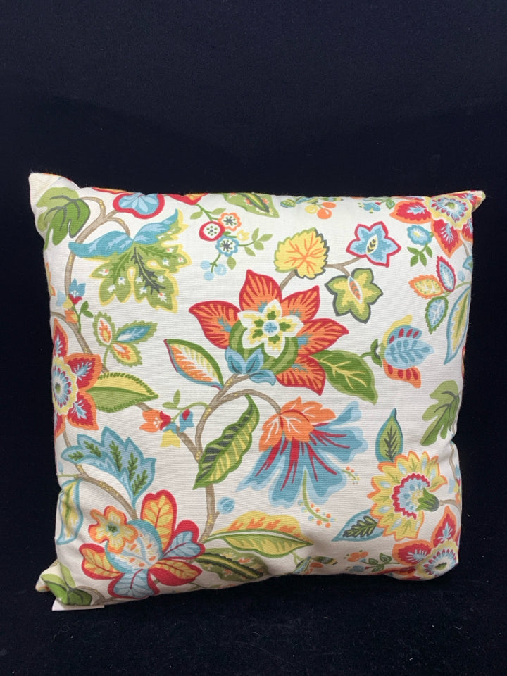 FLORAL ACCENT PILLOW.