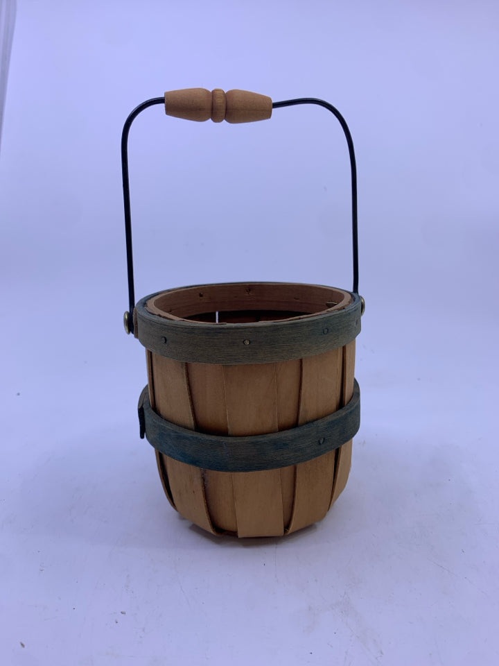 SMALL BASKET W GREEN BAND METAL HANDLE CRAZY MOUNTAIN.