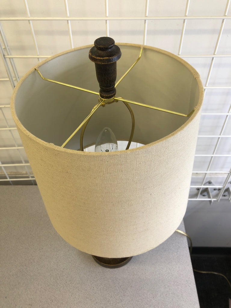 BROWN BASE LAMP W CREAM SHADE.