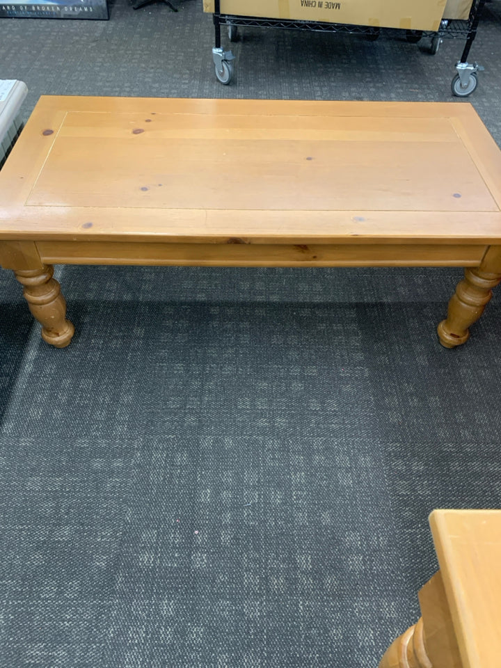 SOLID WOOD COFFEE TABLE.
