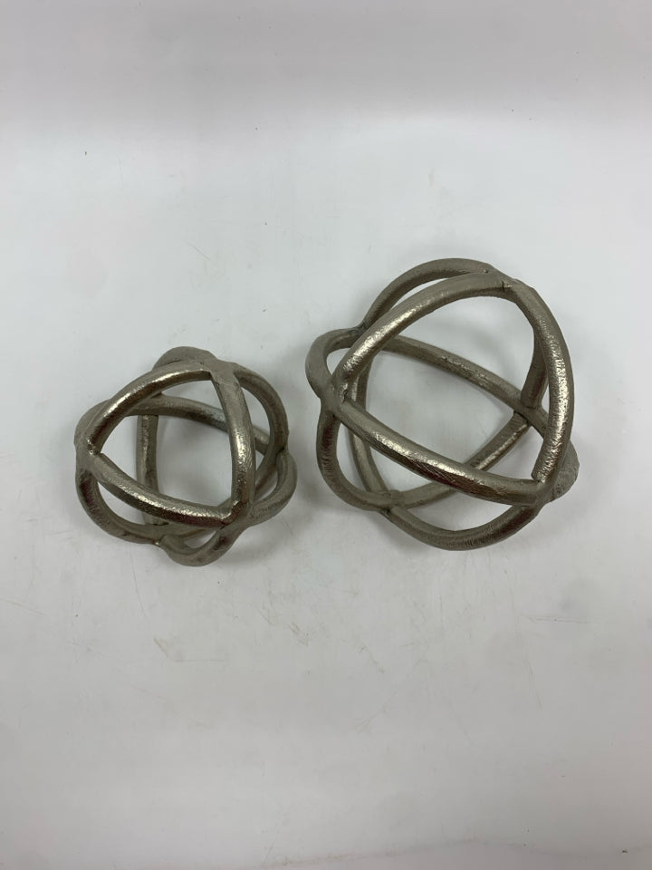 2PC METAL SPHERE DECOR.