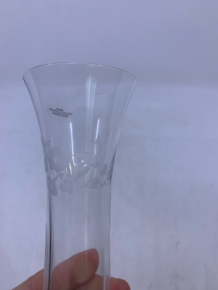 FOOTED CLEAR GLASS VASE W/ FROSTED HUMMING BIRD.