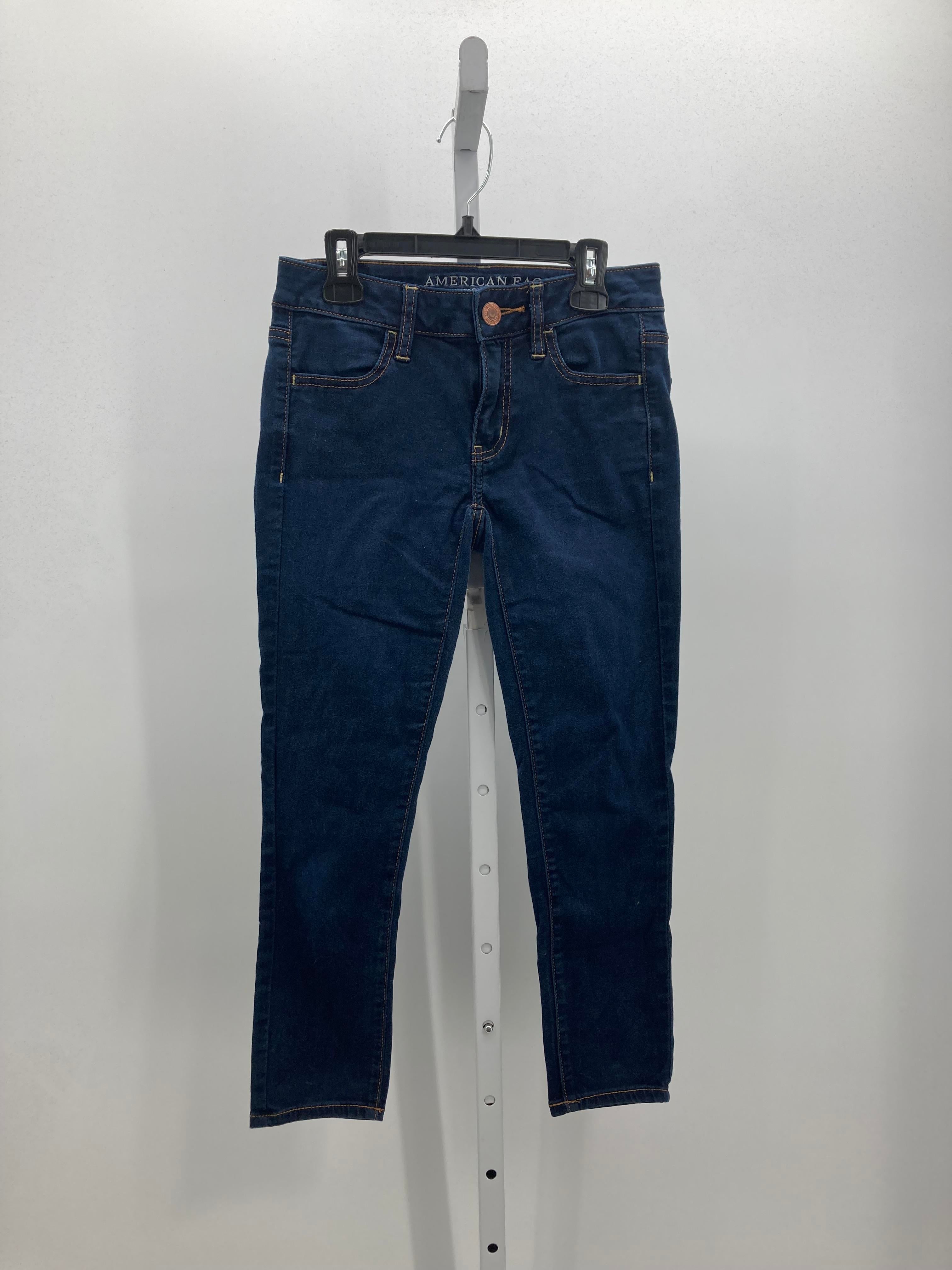 American Eagle Size 2 Juniors Cropped