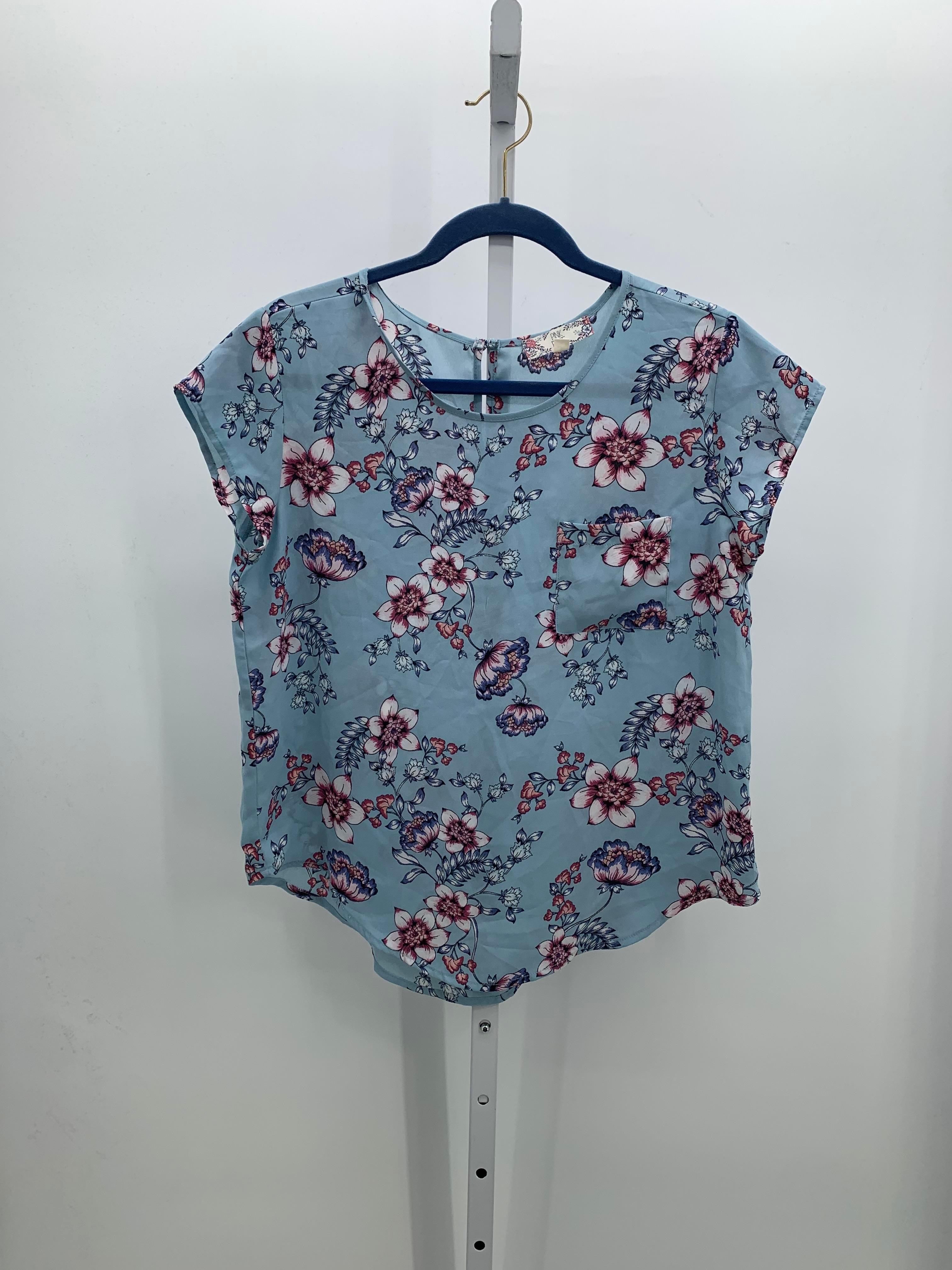 Pink Rose Size Large Juniors Short Sleeve Shirt