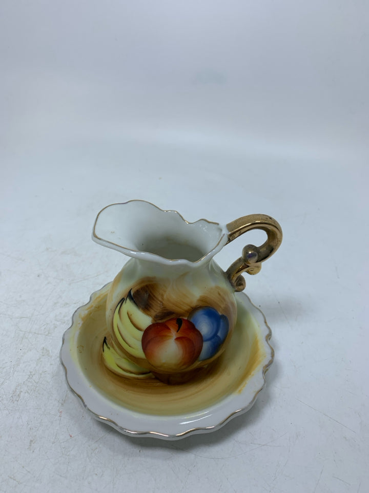 MINIATURE 2PC PAINTED PITCHER/WASH BASIN.