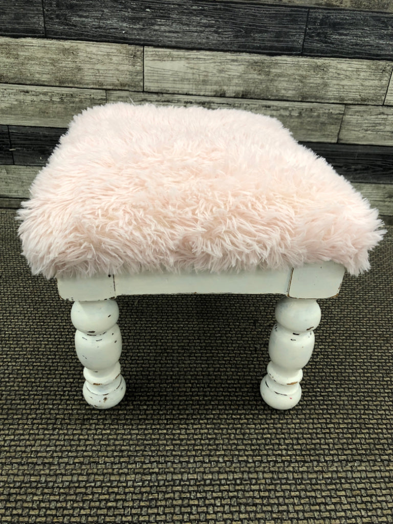 WHITE WOOD FOOTREST W/PINK FUZZY TOP.