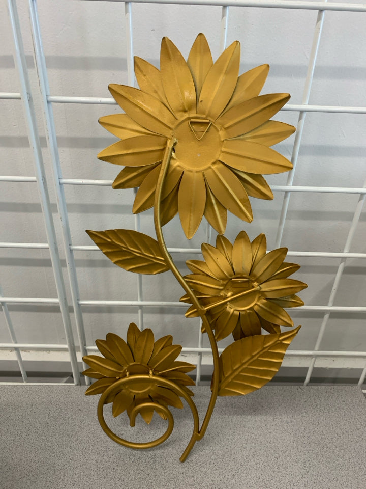 METAL SUNFLOWER WALL DECOR.