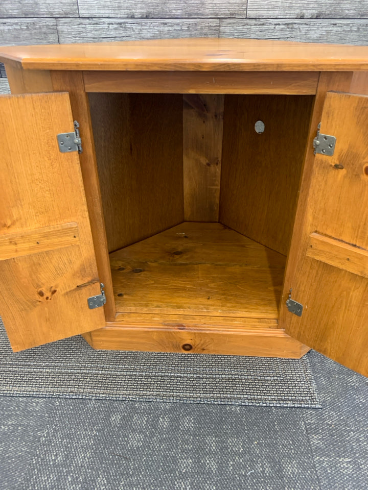 BLONDE WOOD CORNER CABINET.