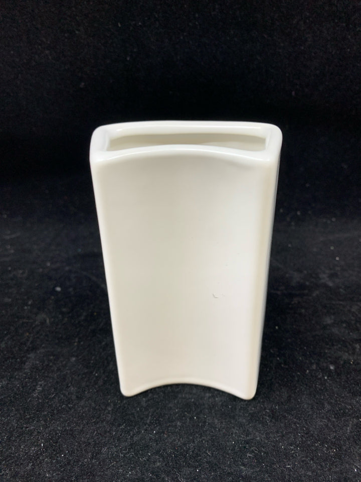 SMALL WHITE CURVED PENCIL CUP.
