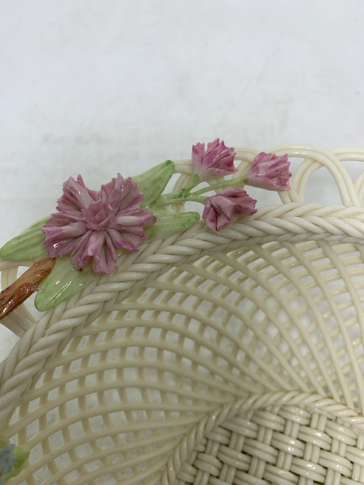 VTG WOVEN CIRCLE BASKET W/ 3D PINK FLOWERS/BRANCHES DELICATE BOWL.