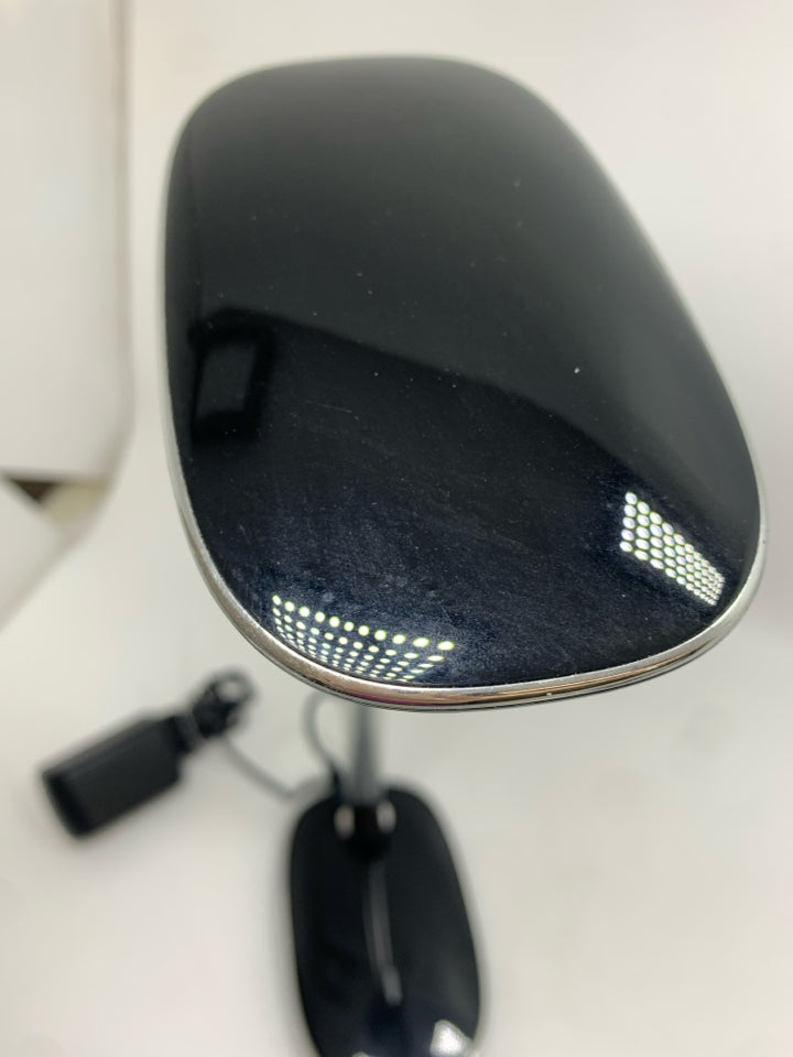 BLACK TOUCH-ON DESK LAMP.