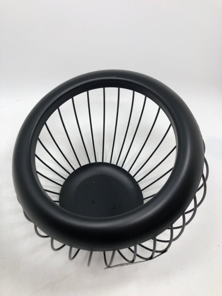 COFFEE POD BLACK METAL BASKET.