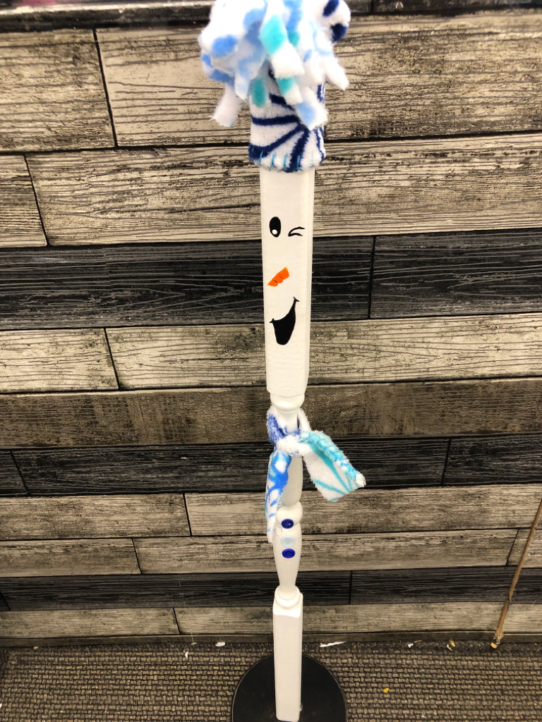 SNOWMAN POST DECOR.