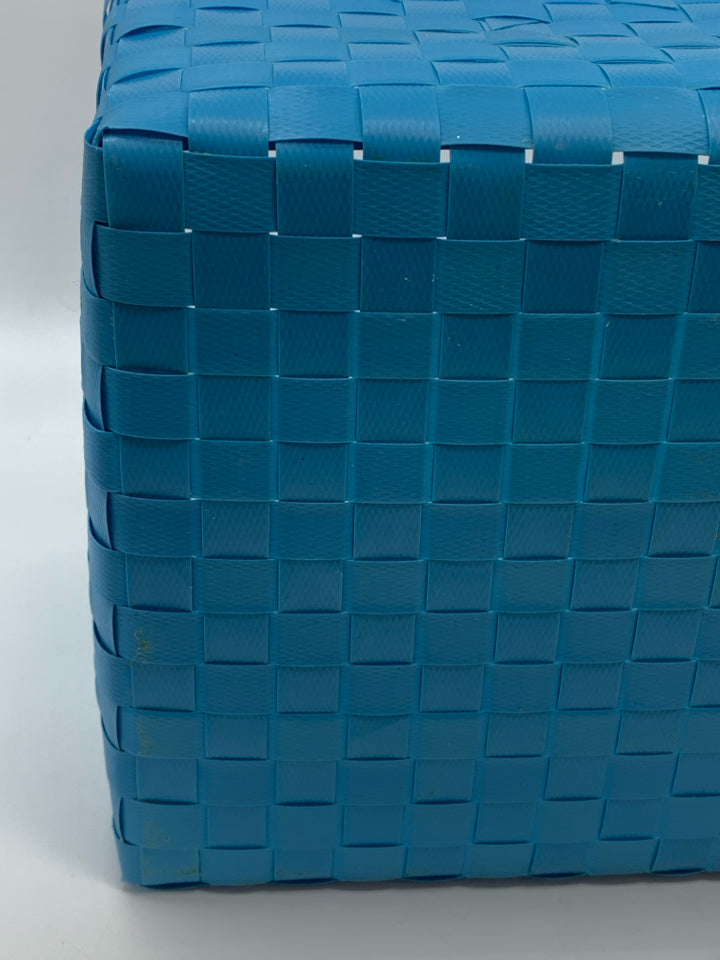TEAL WOVEN RECTANGLE STORAGE BASKET.