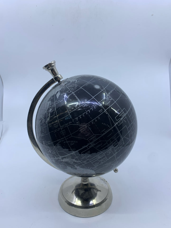 BLACK/SILVER GLOBE.