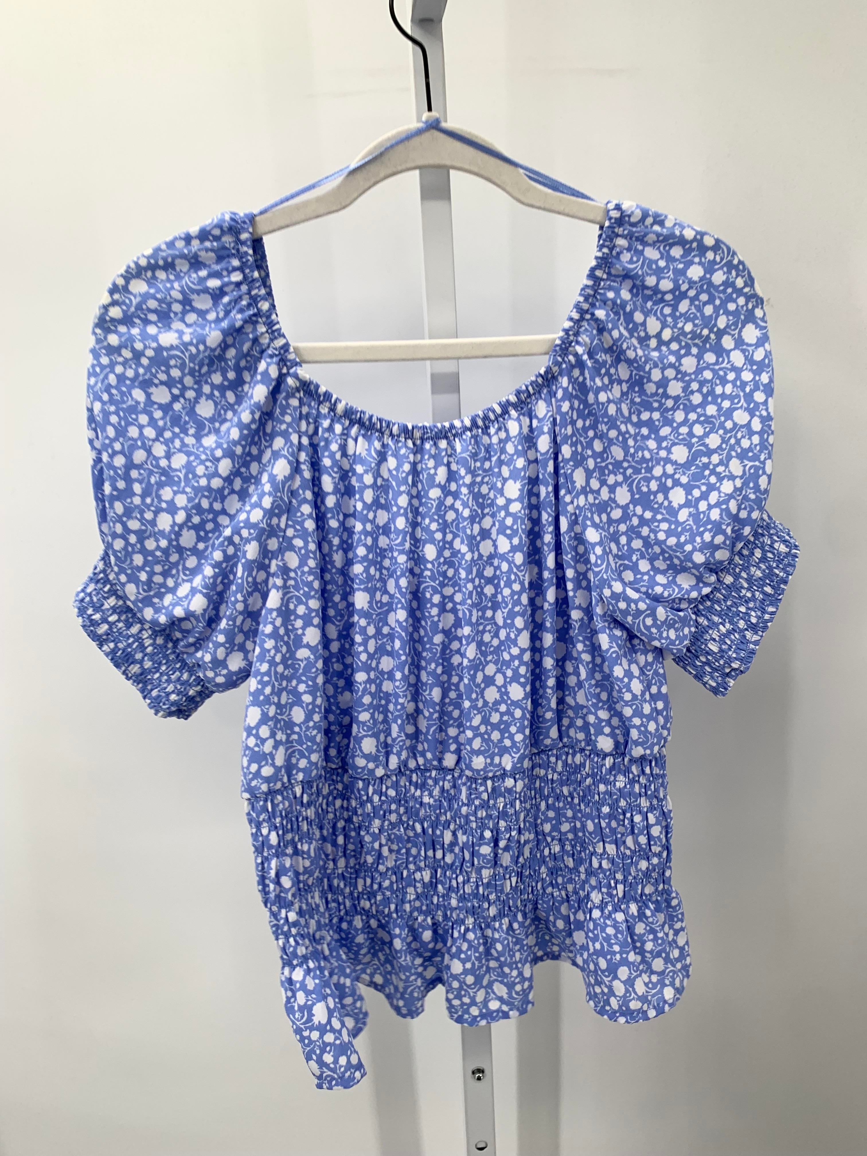 Size Extra Large Juniors Short Sleeve Shirt