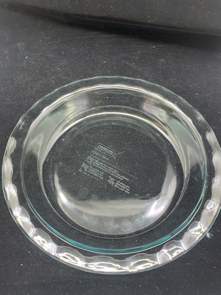 GLASS PYREX PIE DISH.