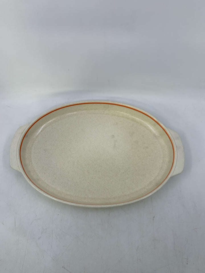 VTG OVAL OVEN PROOF PLATTER CREAM SPECKLED W/ ORANGE BAND.