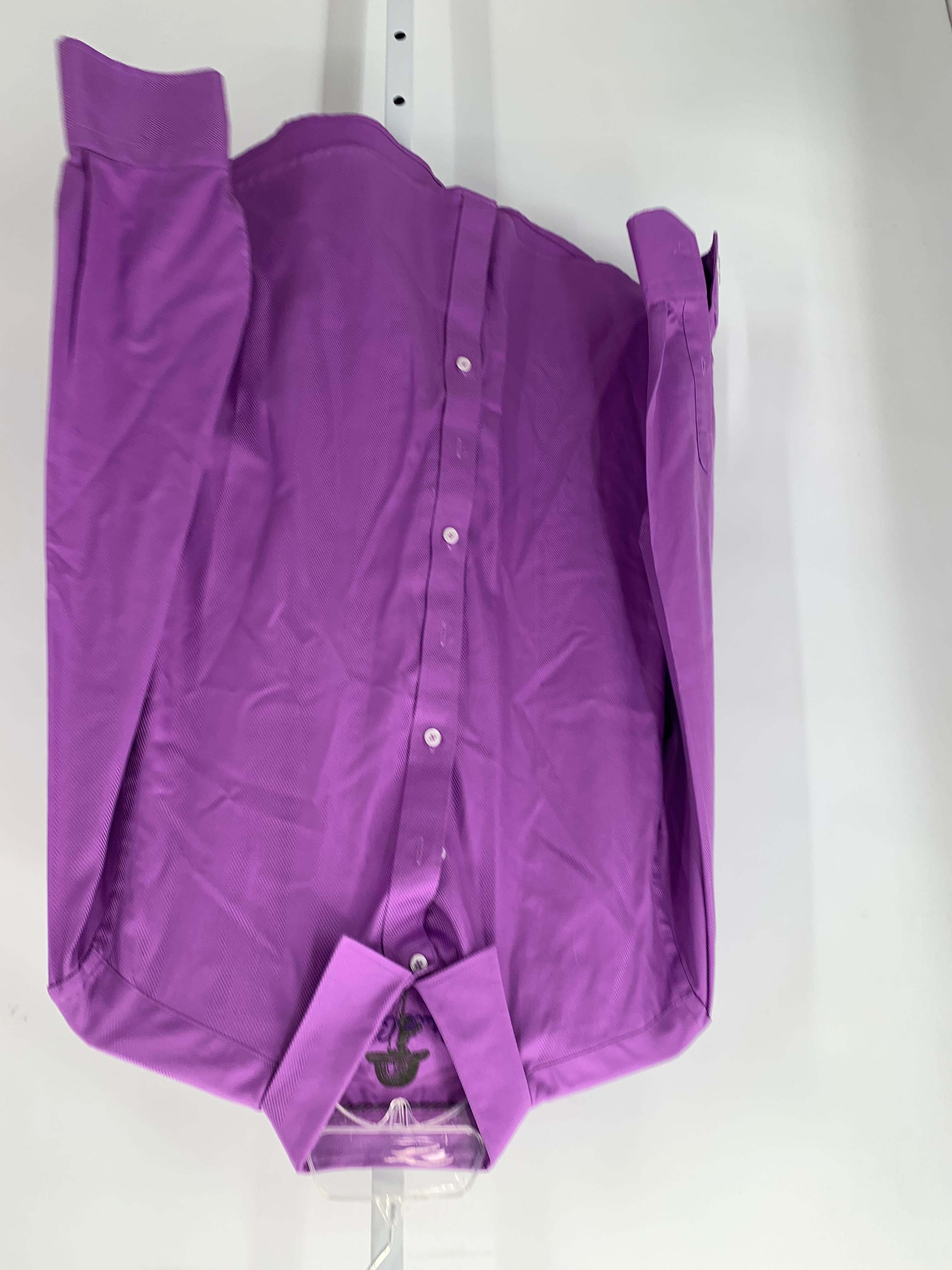 BUTTON DOWN SHIRT.