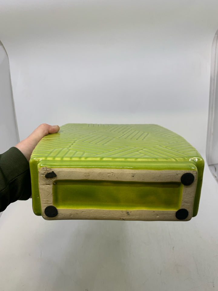 CERAMIC VASE W/ EMBOSSED LINES.