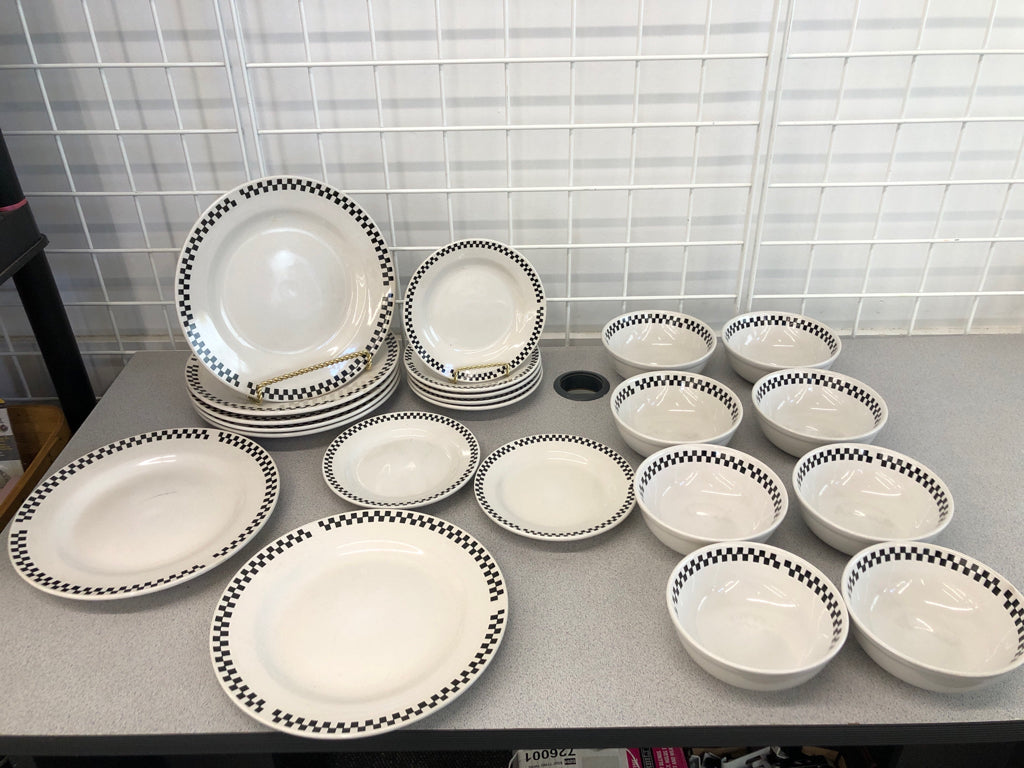 22 PC WHITE/BLACK CHECKERED DINNER SET.