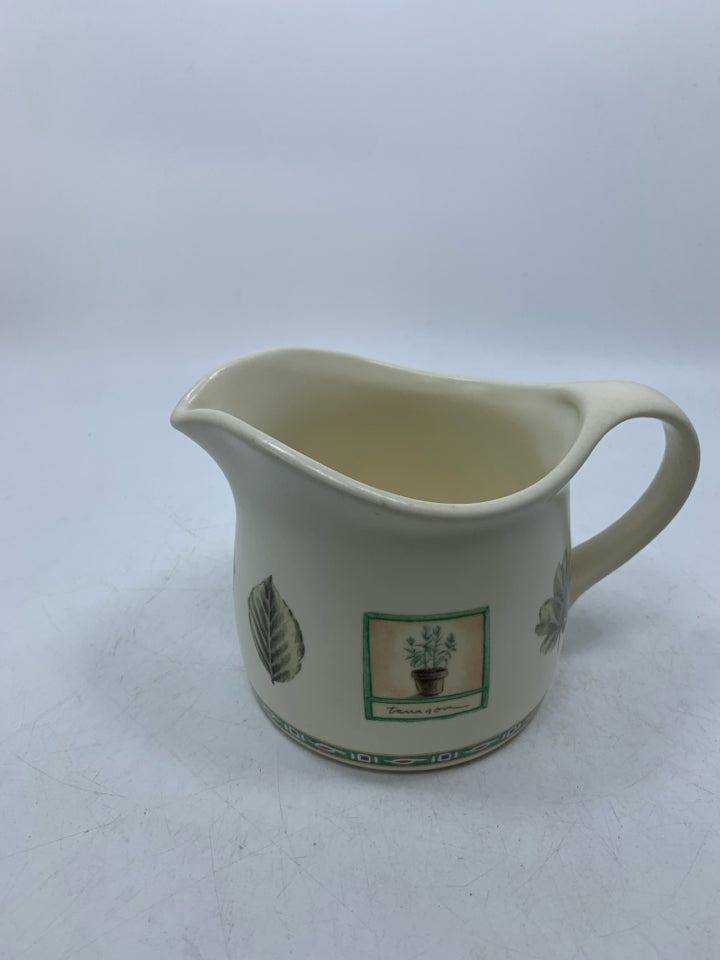 VTG CERAMIC GRAVY BOAT W/ GARDEN PATTERN.