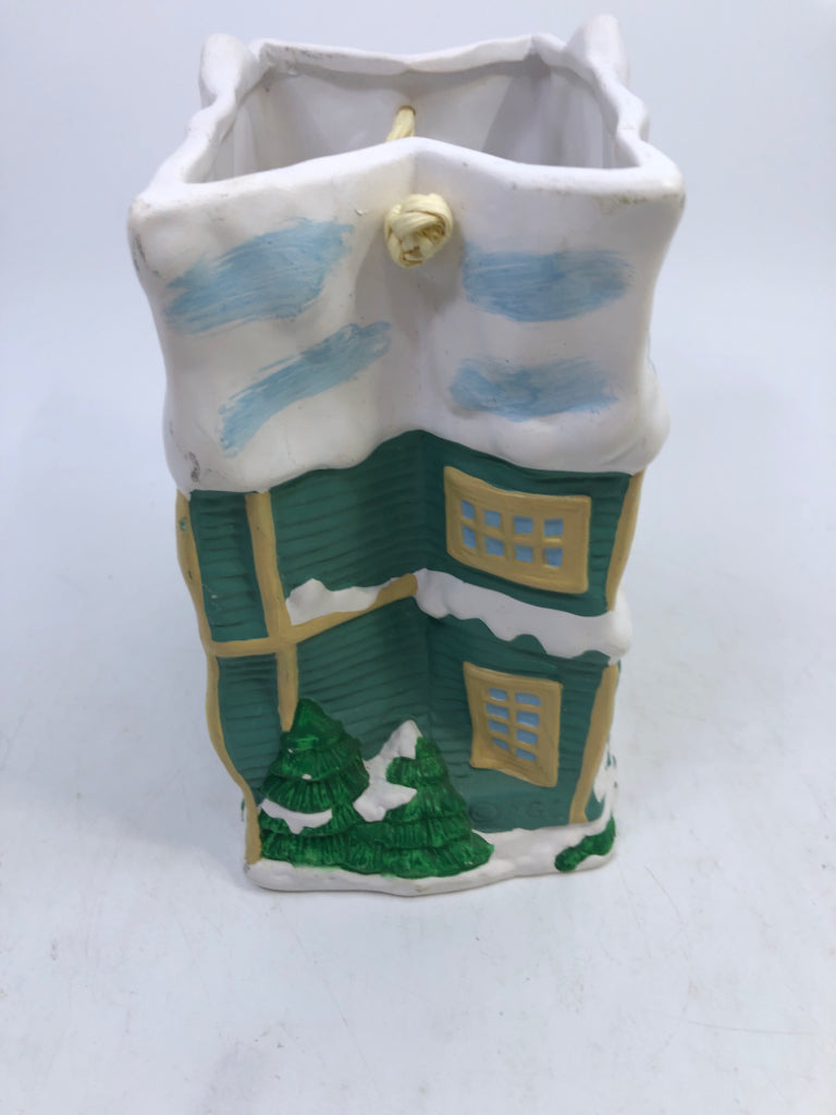 CERAMIC HOLIDAY HOUSE BAG DECOR.