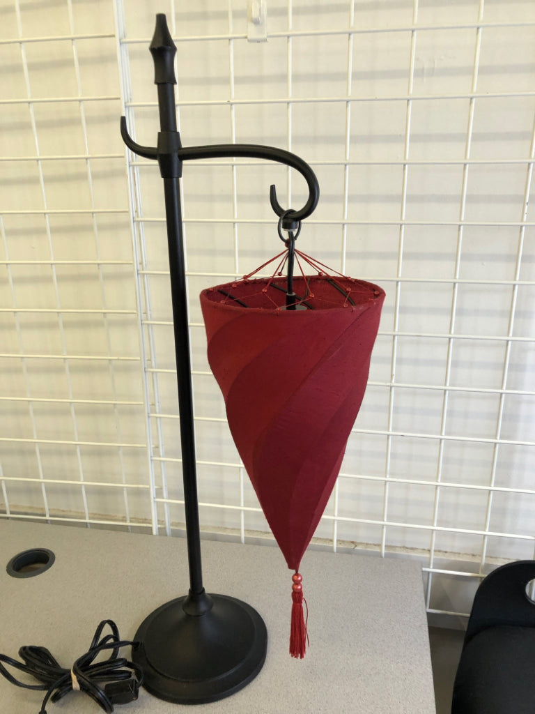 BLACK METAL BASE LAMP W/ RED SHADE/TASSEL.